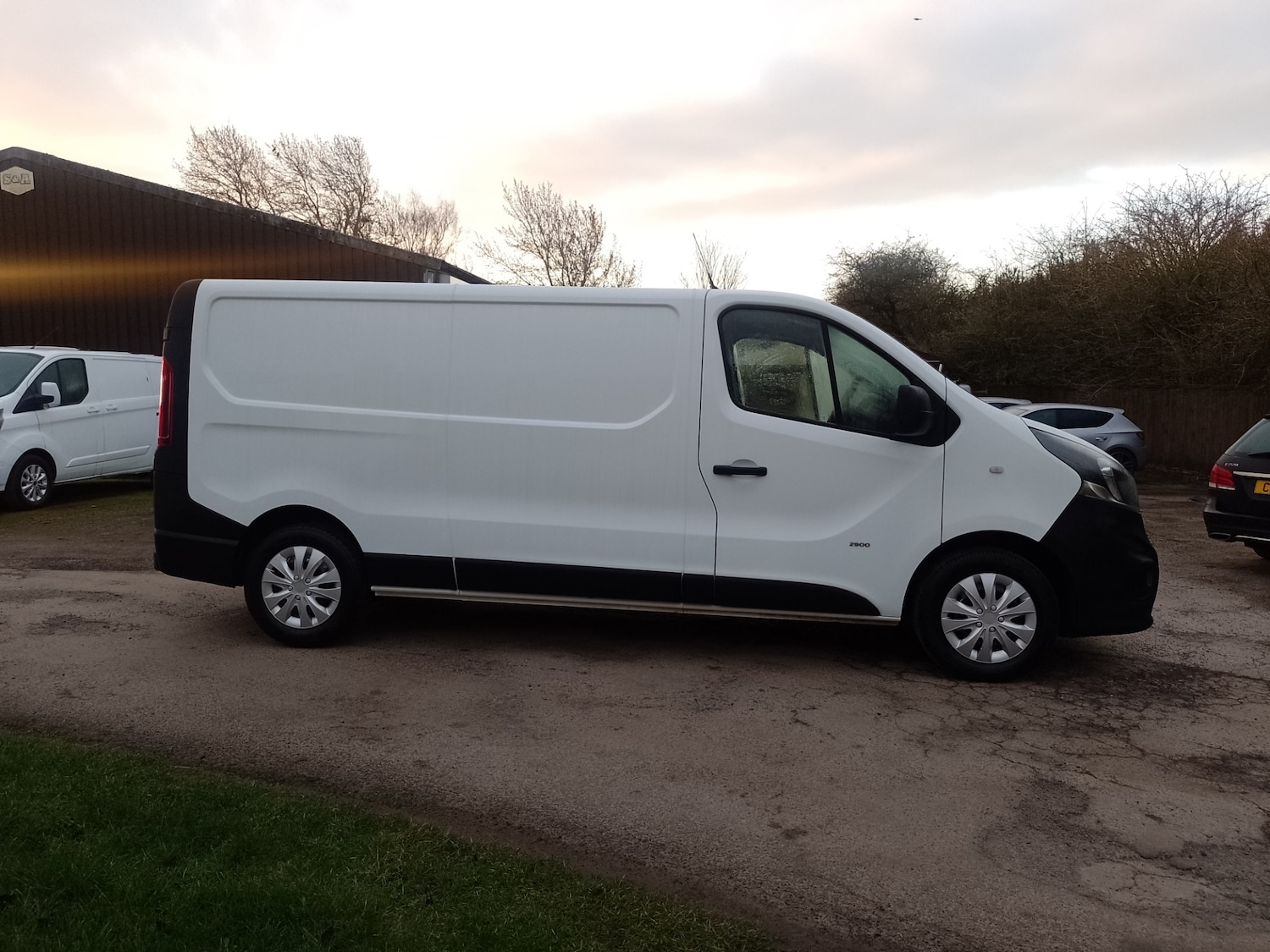 Used Vauxhall Vivaro 2015 for sale - 77932937: Photo 2