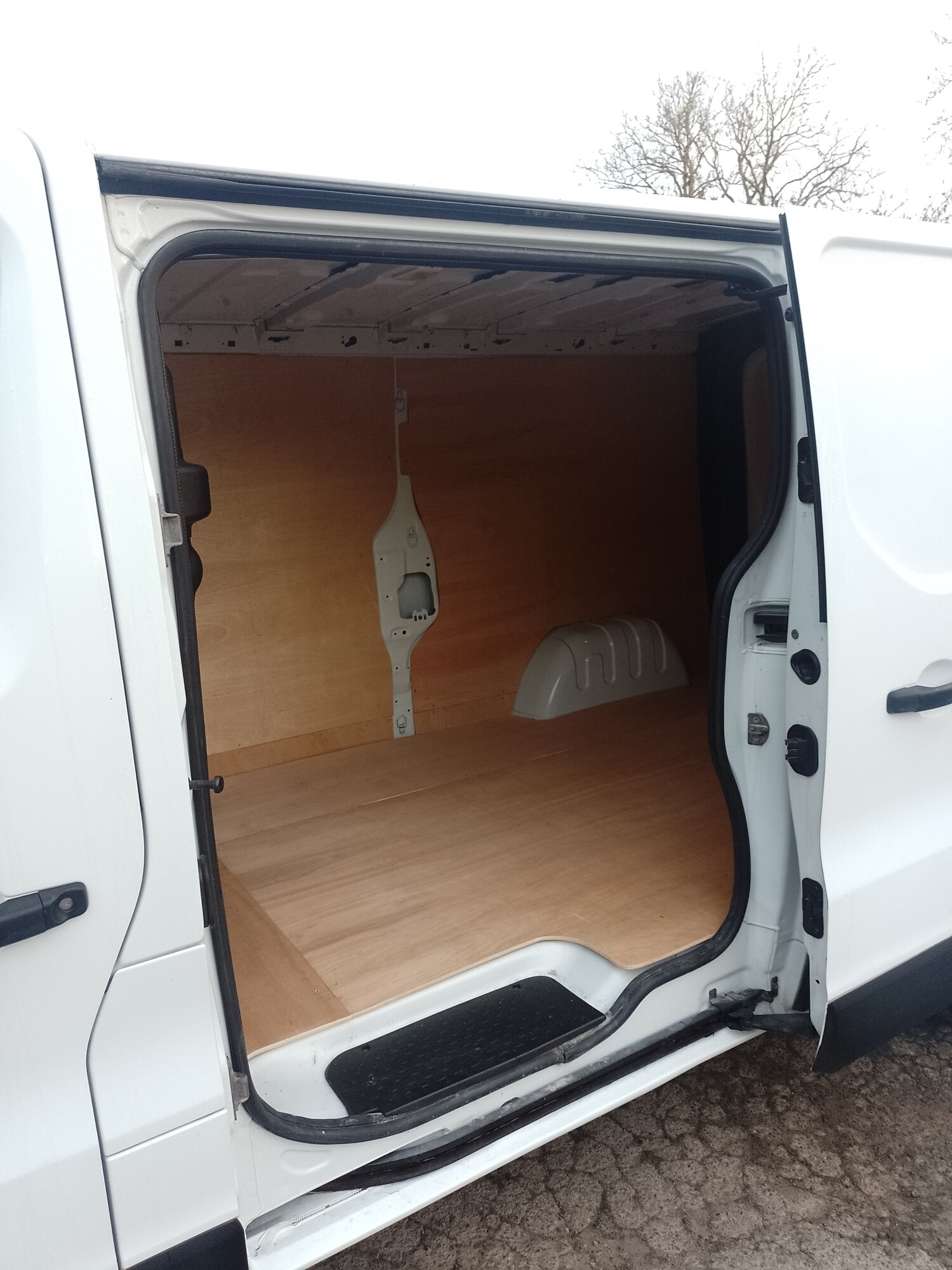 Used Vauxhall Vivaro 2015 for sale - 77932937: Photo 8