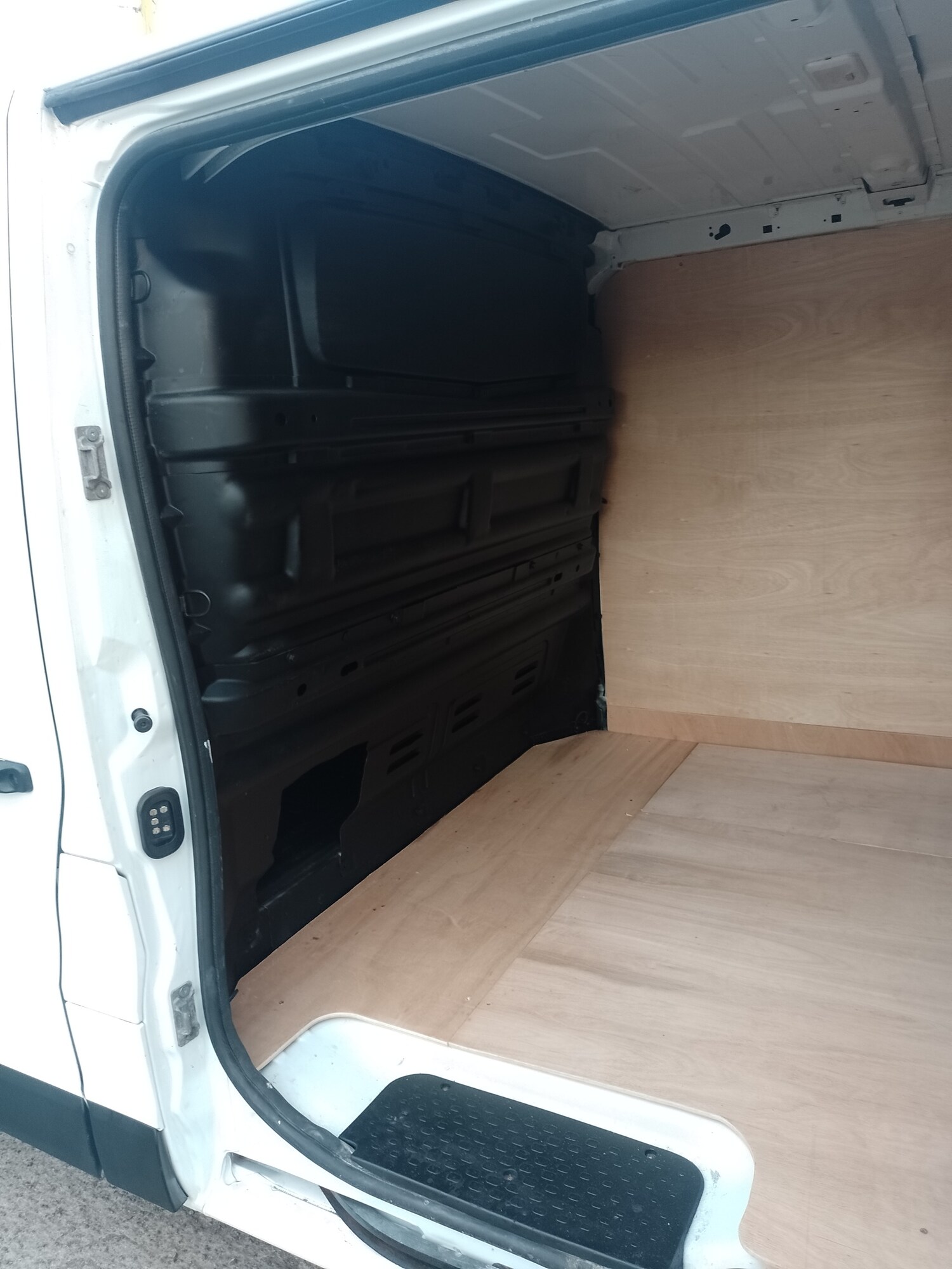 Used Vauxhall Vivaro 2015 for sale - 77932937: Photo 9