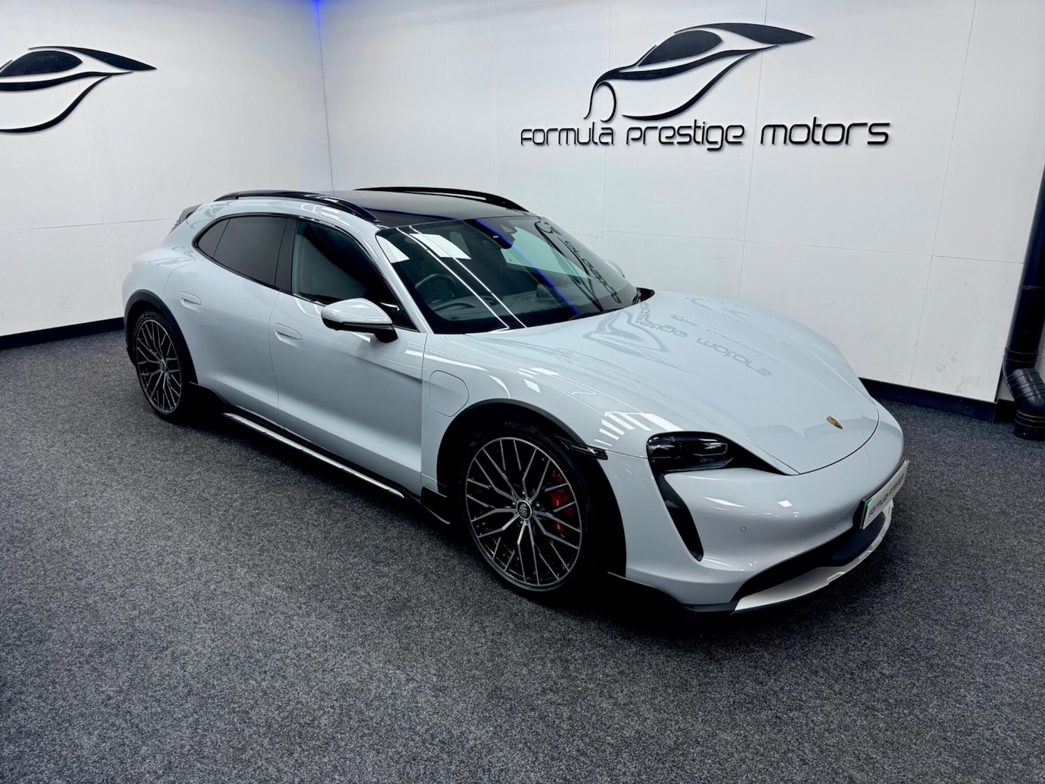 Used Porsche Taycan 2023 for sale - 77163139: Photo 11