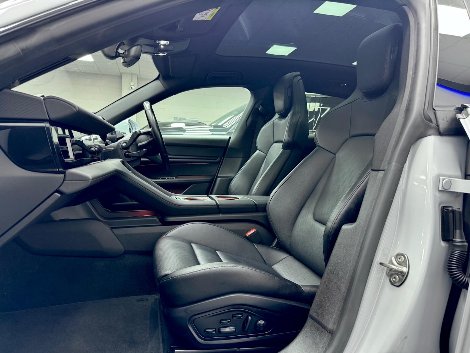 Used Porsche Taycan 2023 for sale - 77163139: Photo 12