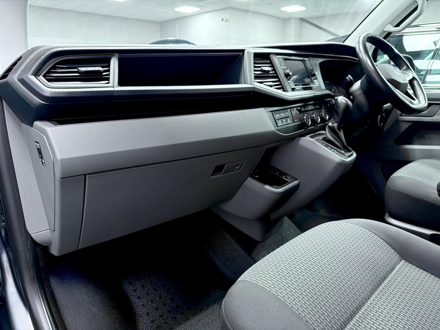 Used Volkswagen Transporter 2022 for sale - 76855680: Photo 40