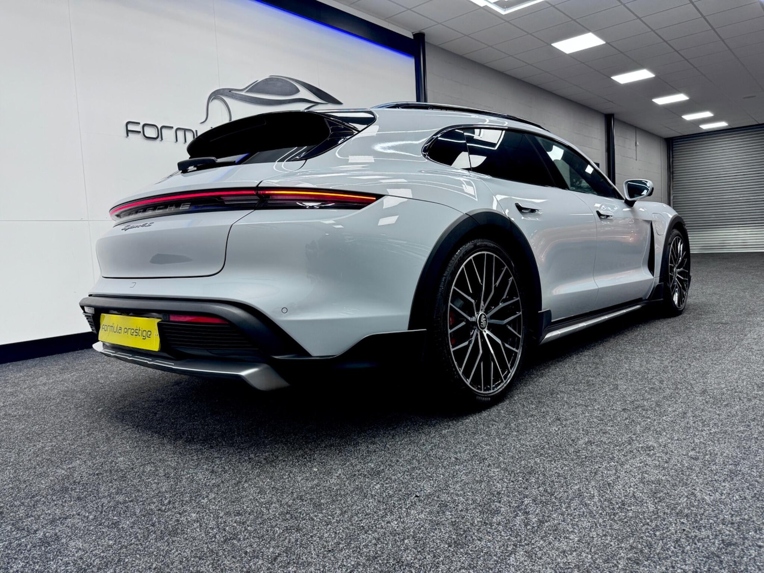 Used Porsche Taycan 2023 for sale - 77524750: Photo 19