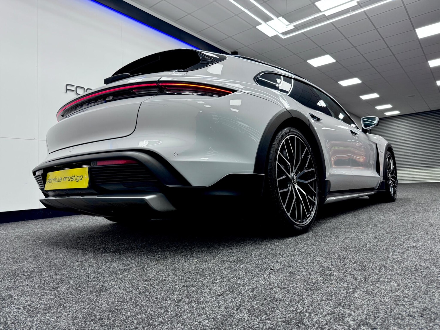 Used Porsche Taycan 2023 for sale - 77524750: Photo 22