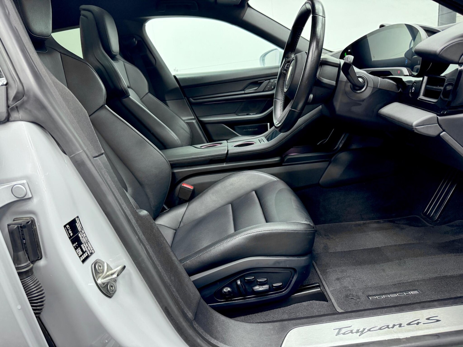 Used Porsche Taycan 2023 for sale - 77524750: Photo 35