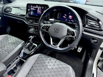 Used Volkswagen T-Roc 2023 for sale - 76584609: Photo