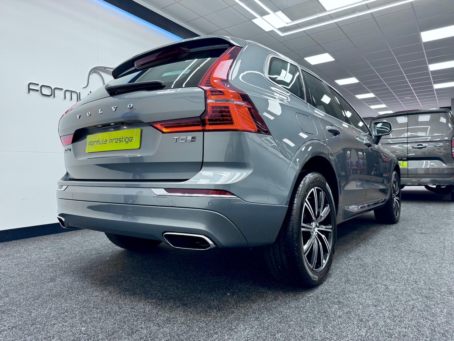 Used Volvo XC60 2017 for sale - 76457208: Photo 2