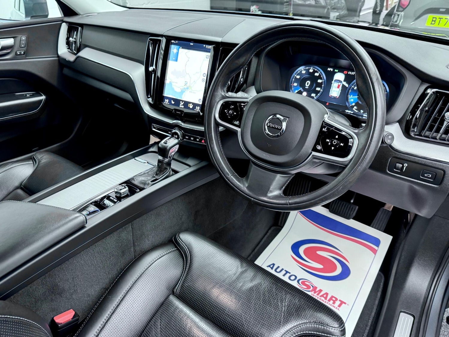 Used Volvo XC60 2017 for sale - 76457208: Photo 3