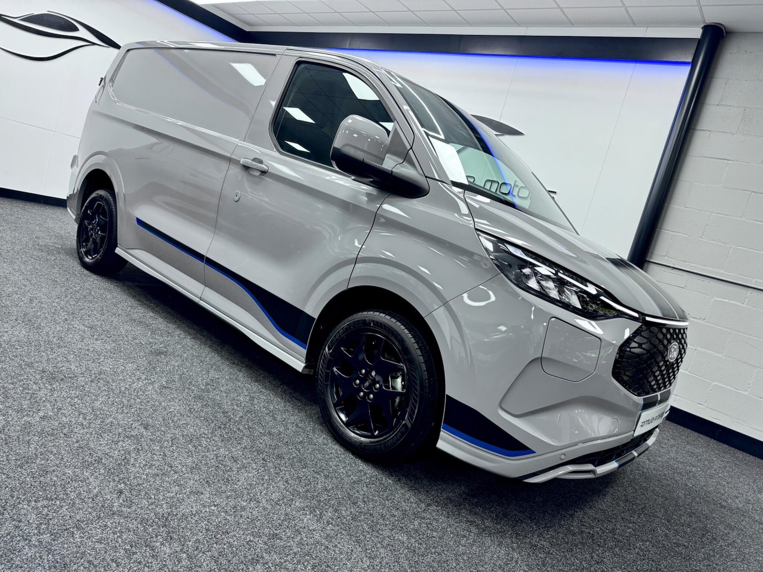 Used Ford Transit Custom 2024 for sale - 76886124: Photo 1