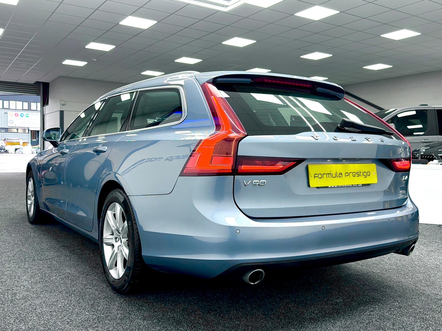 Used Volvo V90 2017 for sale - 76855953: Photo 2