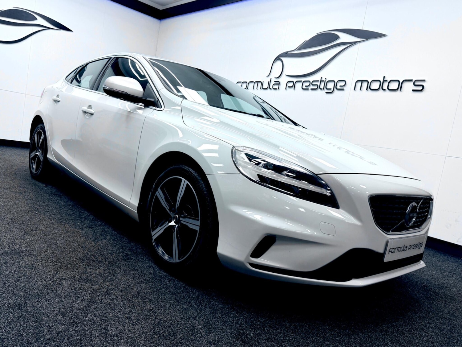 Used Volvo V40 2017 for sale - 77254719: Photo 10