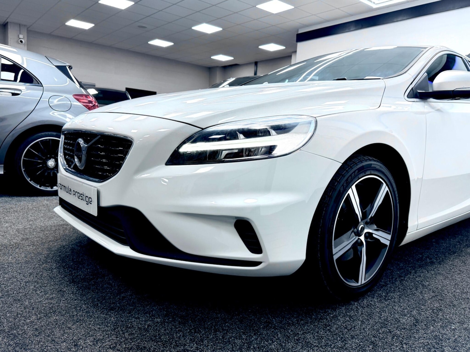 Used Volvo V40 2017 for sale - 77254719: Photo 12