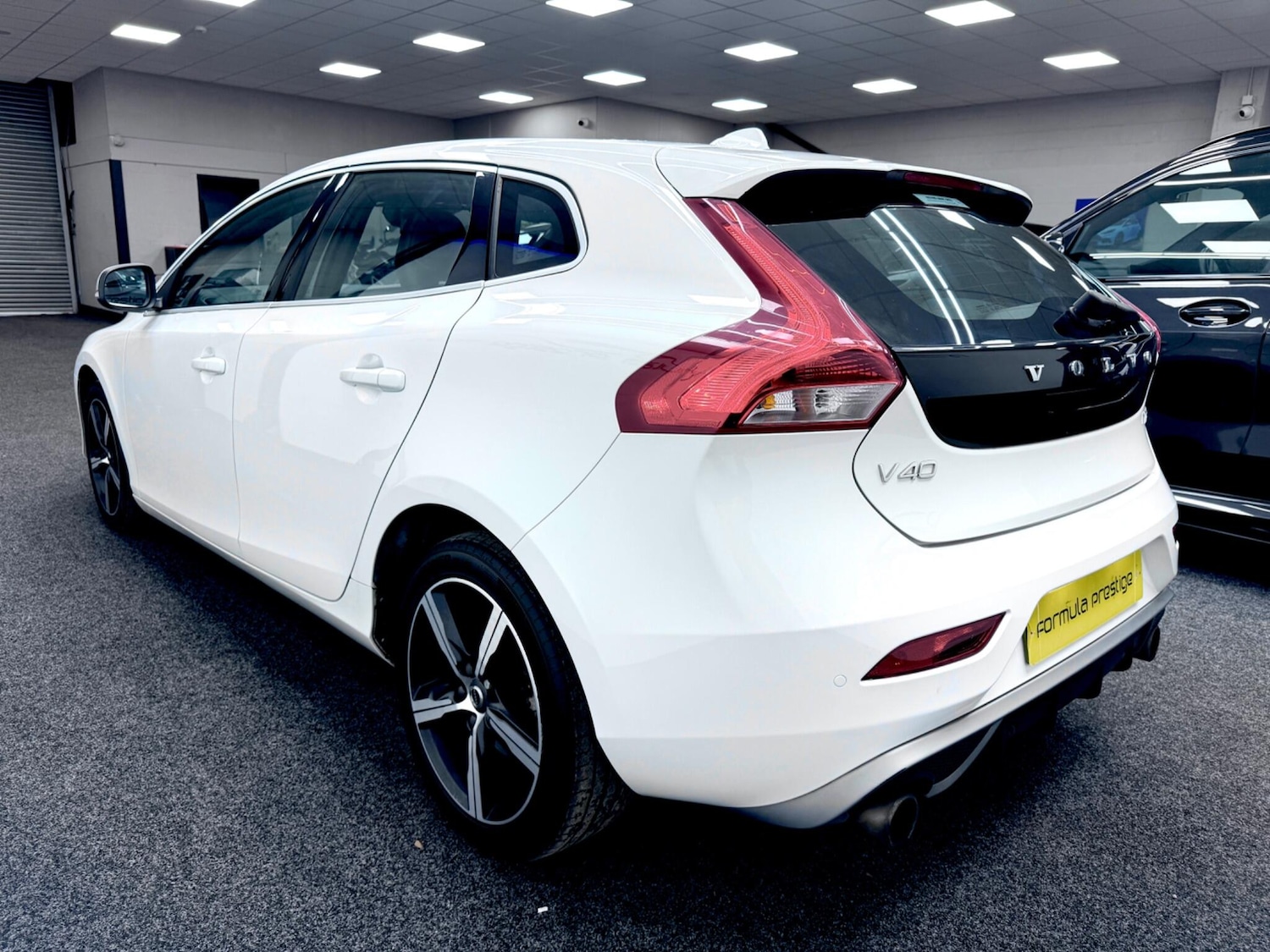 Used Volvo V40 2017 for sale - 77254719: Photo 2