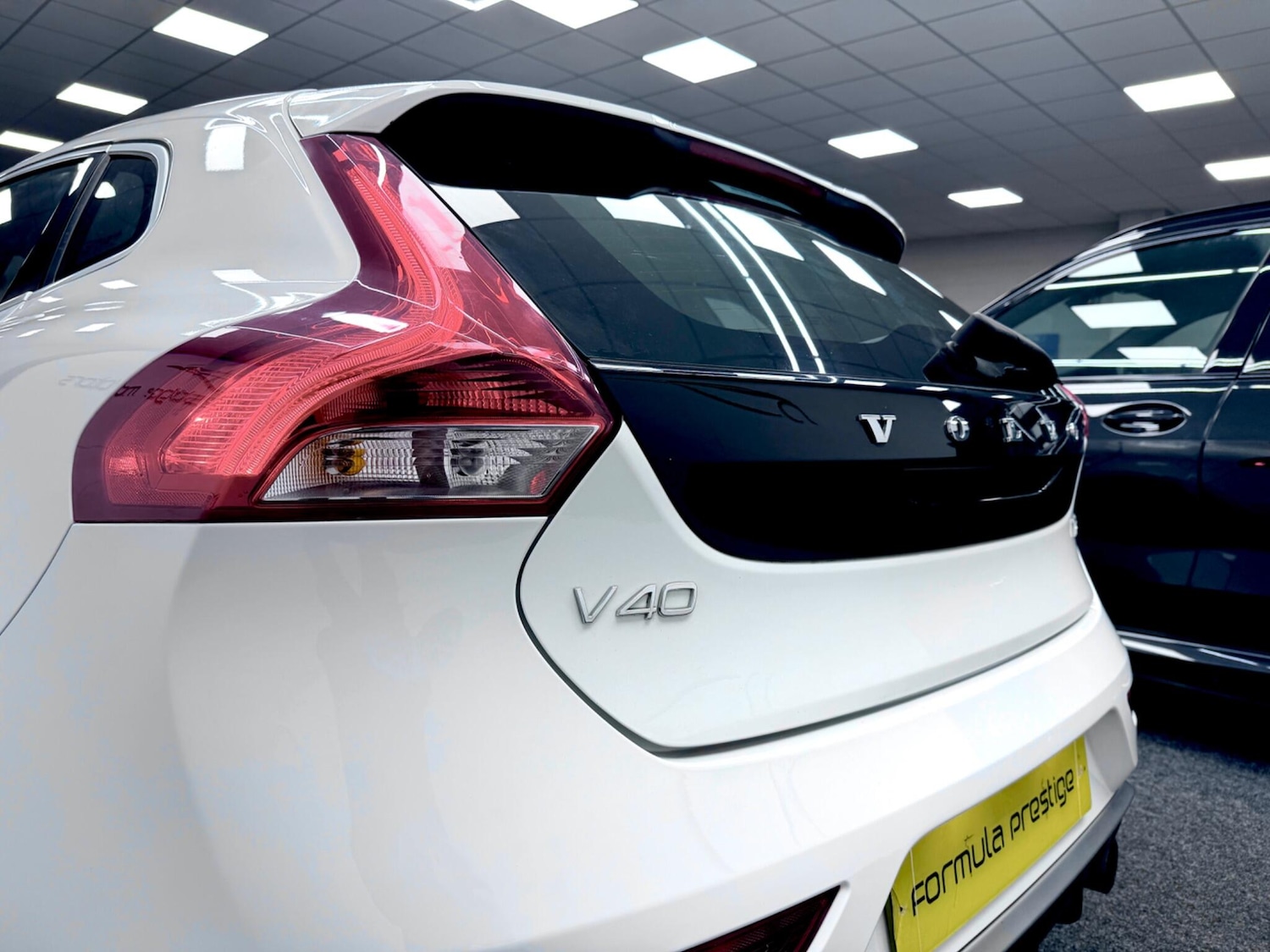 Used Volvo V40 2017 for sale - 77254719: Photo 32