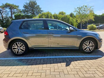 Used Volkswagen Golf 2019 for sale - 75944733: Photo