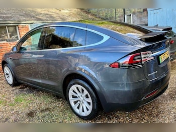 Used Tesla Model X 2018 for sale - 76934873: Photo