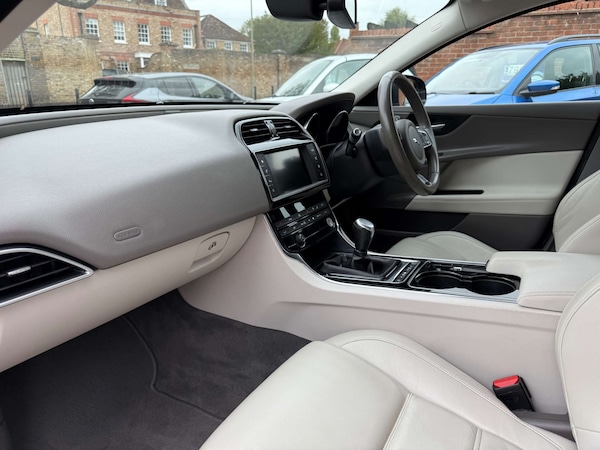 Used Jaguar XE 2016 for sale - 76275280: Photo 11