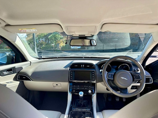 Used Jaguar XE 2016 for sale - 76275280: Photo 14