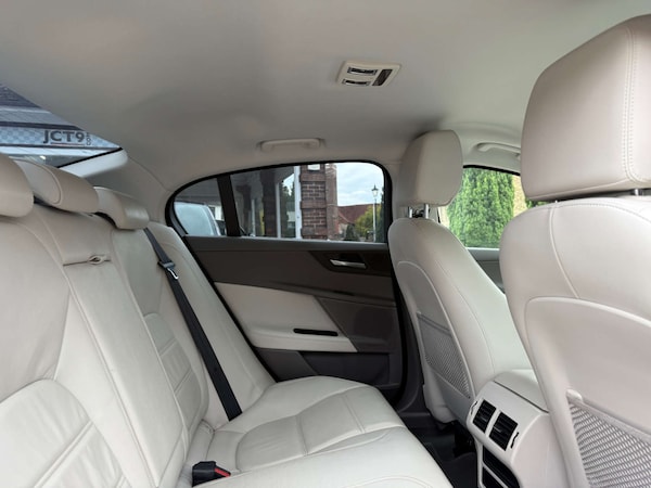 Used Jaguar XE 2016 for sale - 76275280: Photo 15