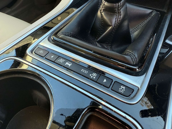 Used Jaguar XE 2016 for sale - 76275280: Photo 22
