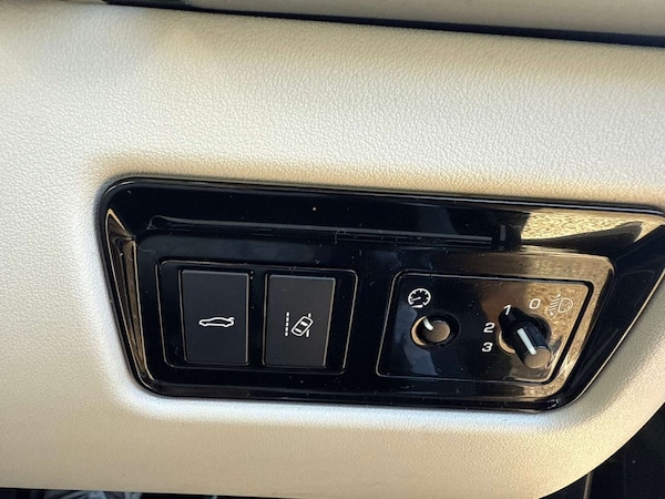 Used Jaguar XE 2016 for sale - 76275280: Photo 23