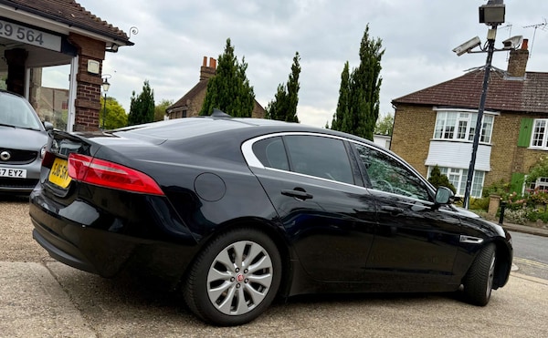 Used Jaguar XE 2016 for sale - 76275280: Photo 2