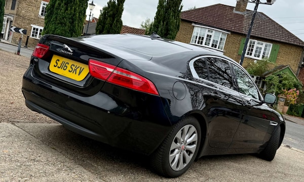 Used Jaguar XE 2016 for sale - 76275280: Photo 3