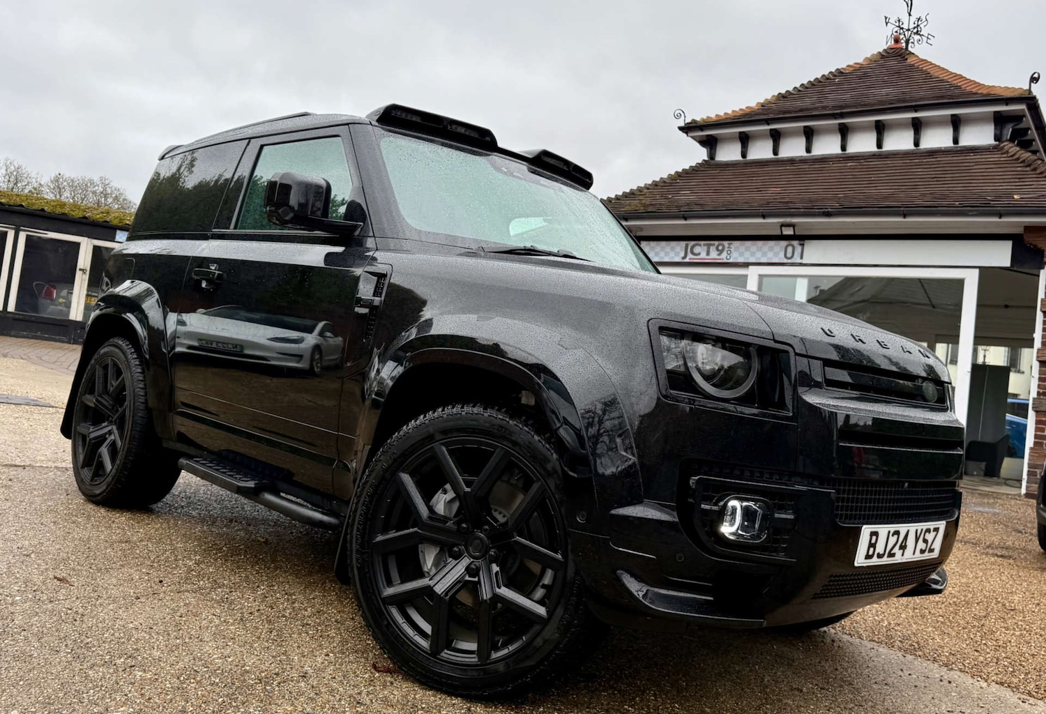 Used Land Rover Defender 2024 for sale - 76412007: Photo 1