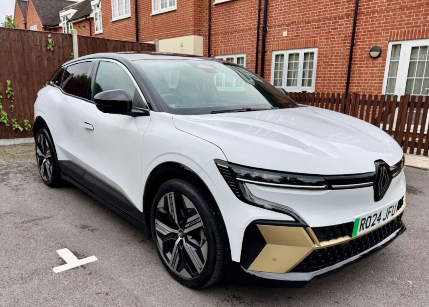 Used Renault Megane E Tech 2024 for sale - 76493576: Photo 1