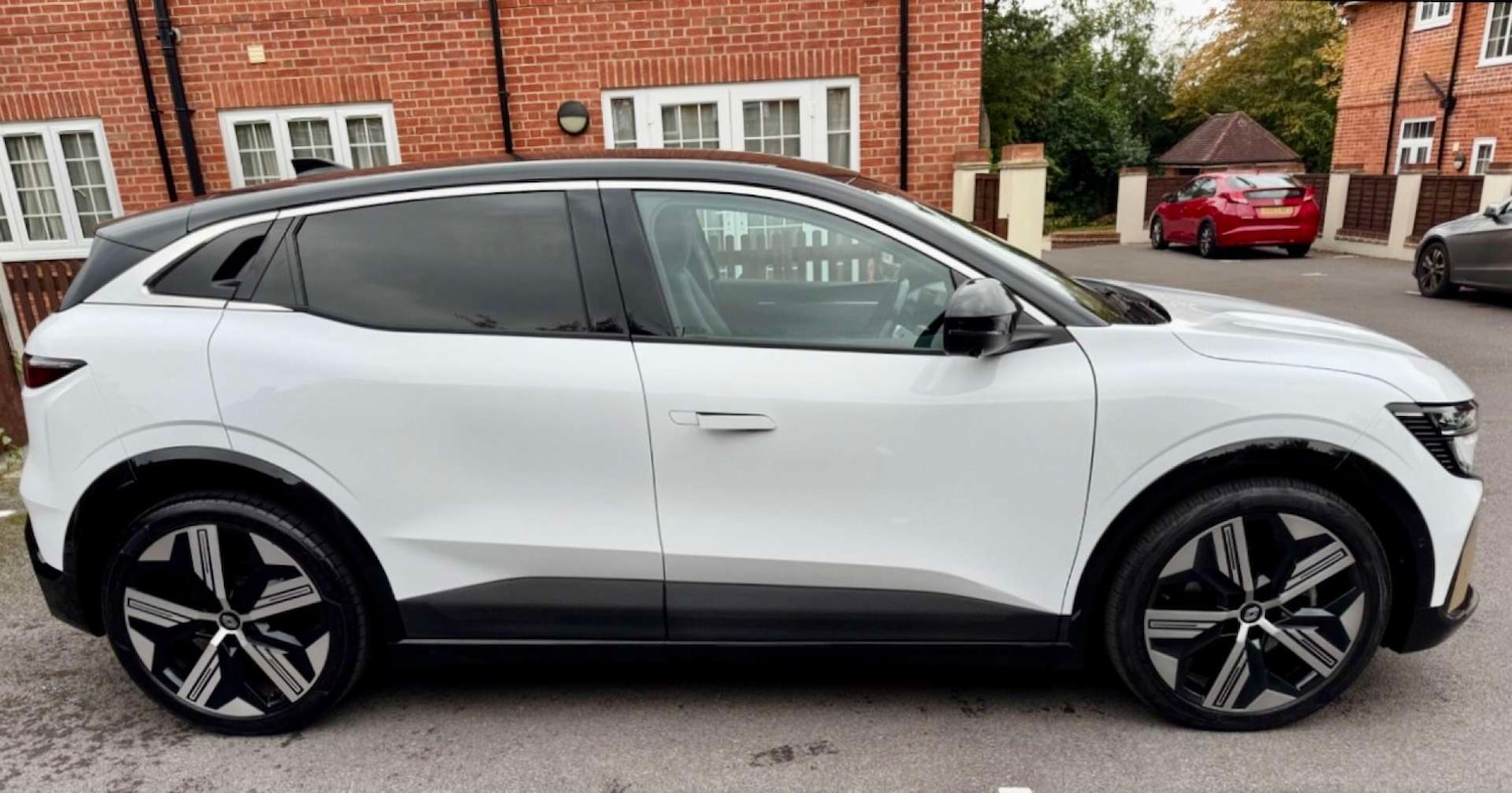 Used Renault Megane E Tech 2024 for sale - 76493576: Photo 2