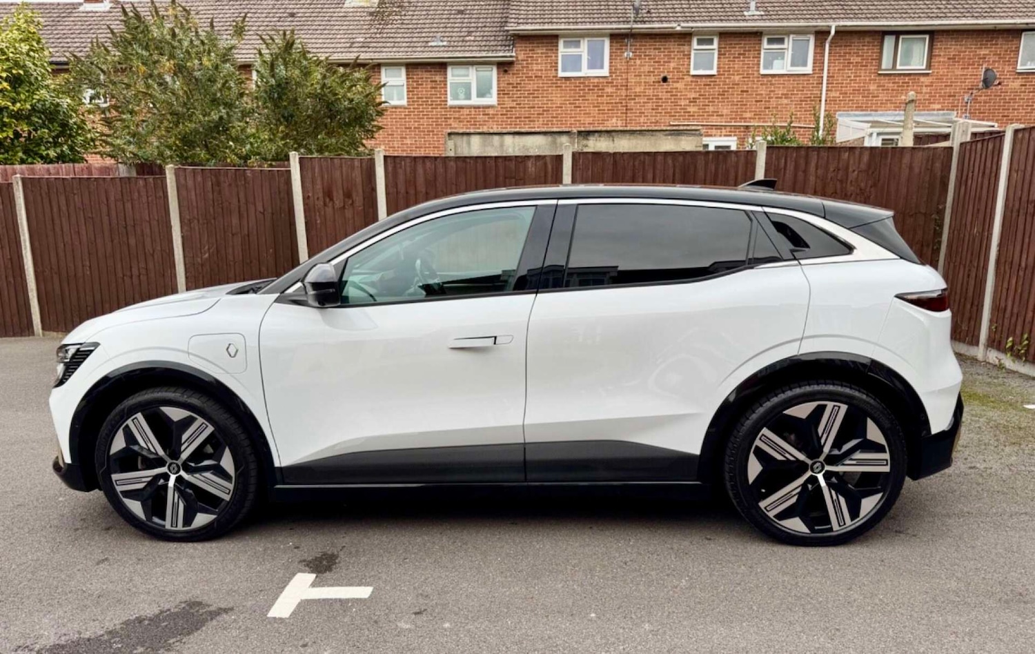 Used Renault Megane E Tech 2024 for sale - 76493576: Photo 3