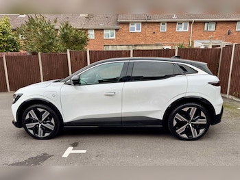 Used Renault Megane E Tech 2024 for sale - 76493576: Photo