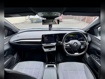 Used Renault Megane E Tech 2024 for sale - 76493576: Photo