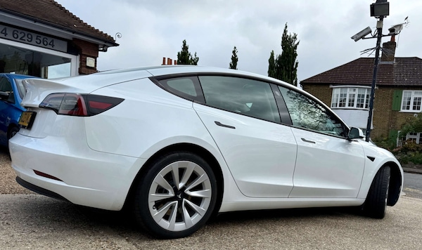 Used Tesla Model 3 2023 for sale - 76176987: Photo 2