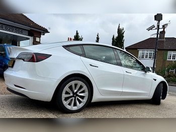 Used Tesla Model 3 2023 for sale - 76176987: Photo 2