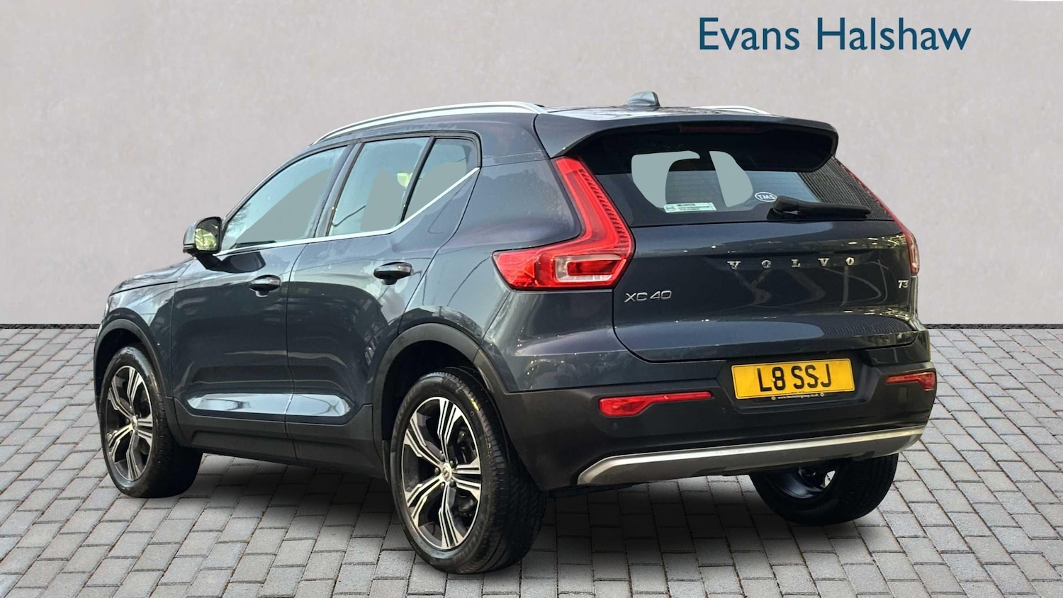 Used Volvo XC40 for sale - 77862185: Photo 2