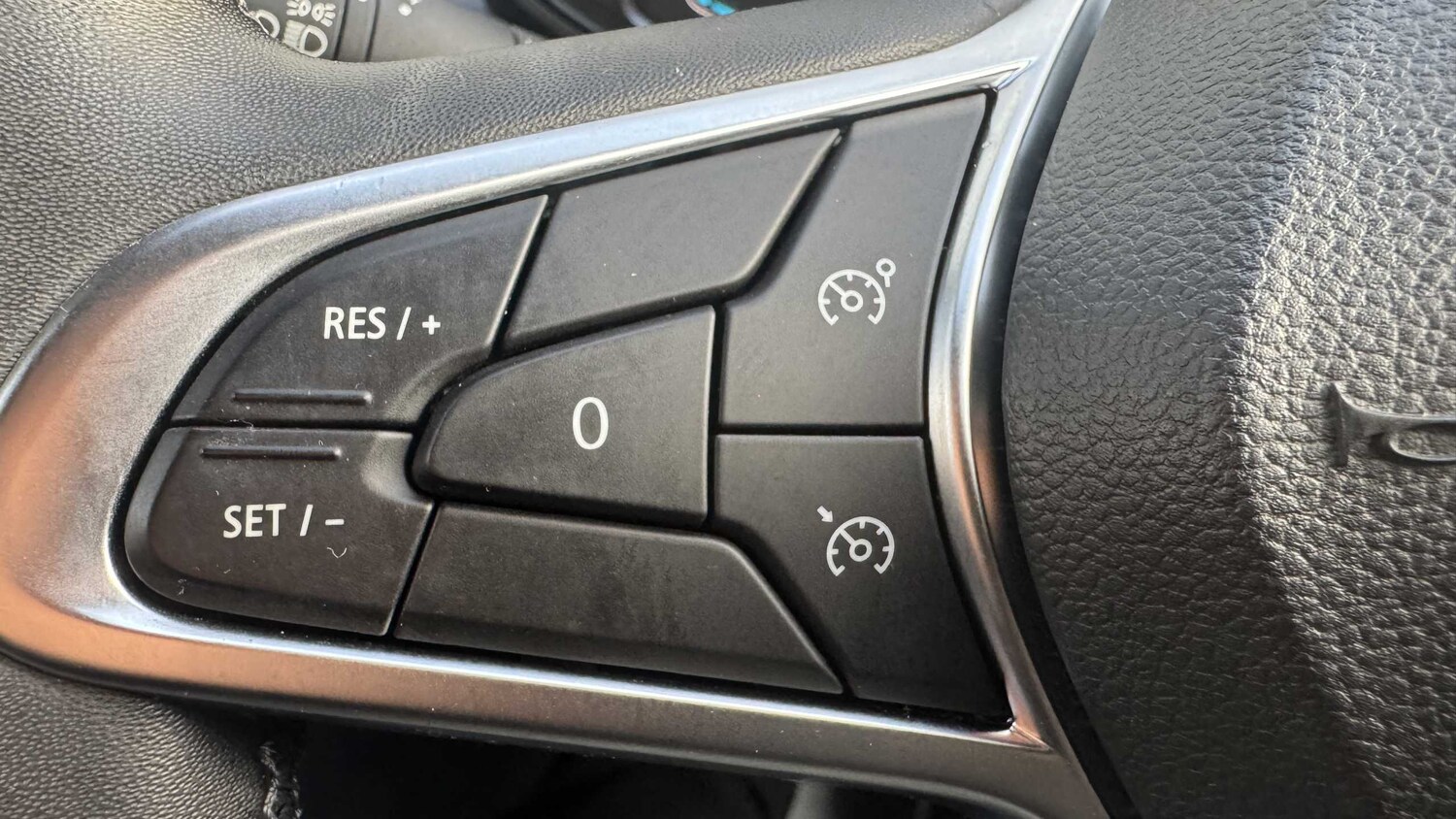 Used Renault Clio 2022 for sale - 77857378: Photo 17