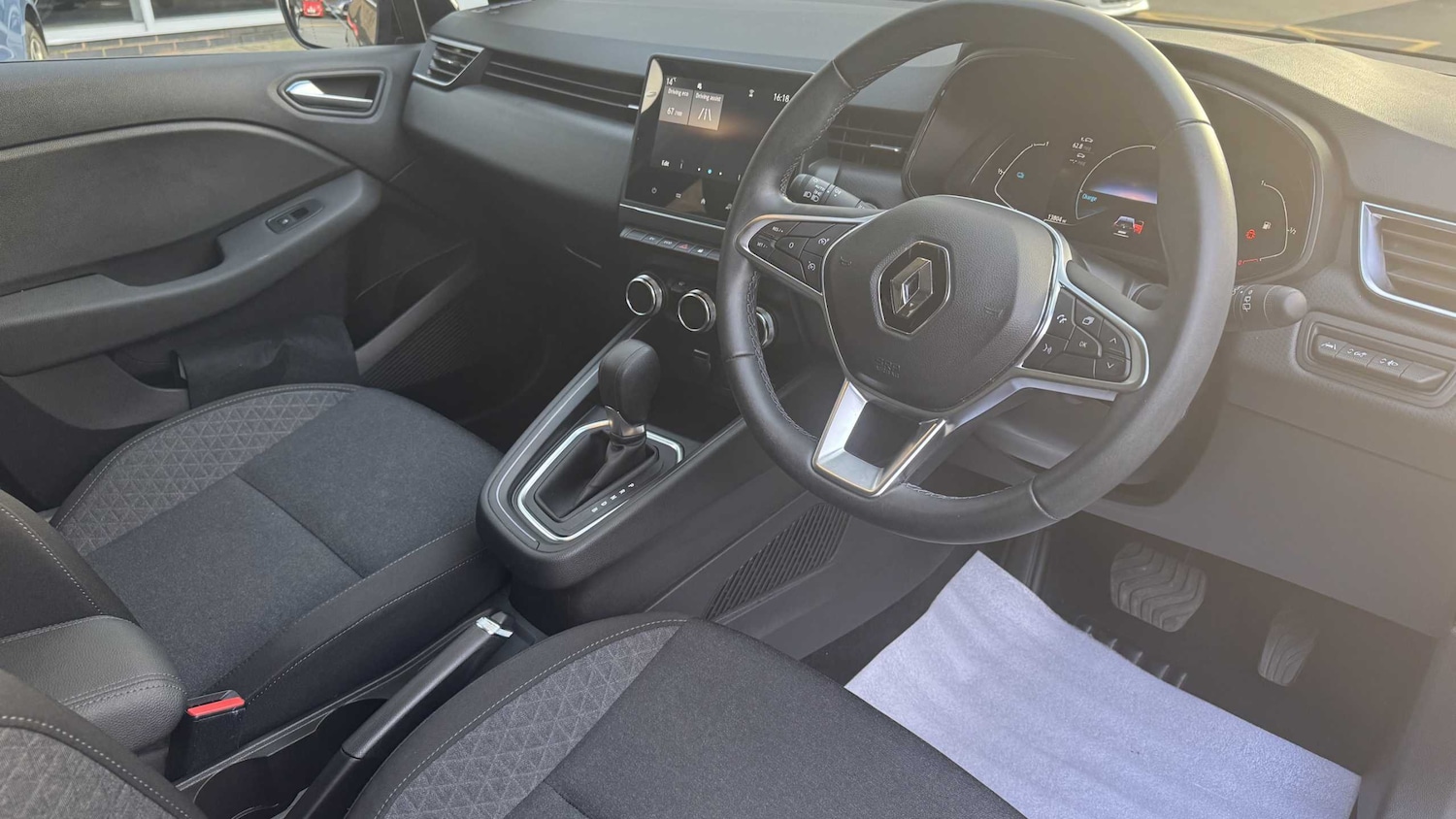 Used Renault Clio 2022 for sale - 77857378: Photo 3