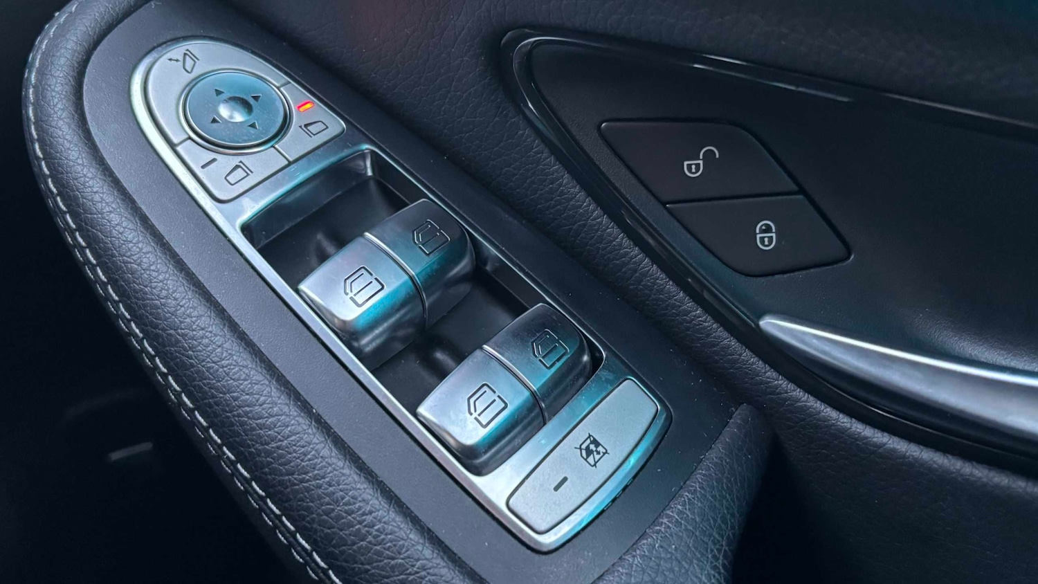 Used Mercedes-Benz GLC 2019 for sale - 77942870: Photo 18