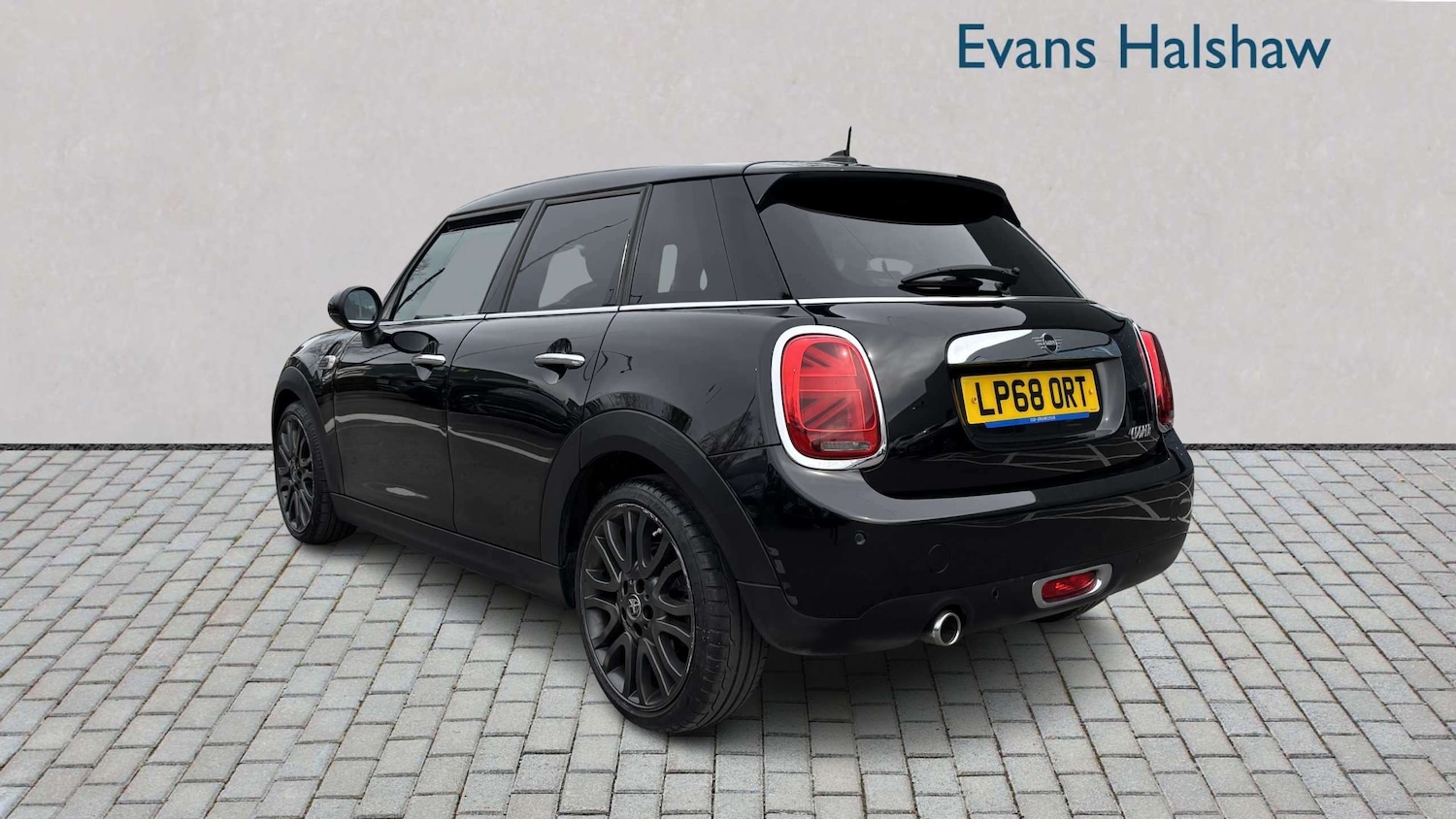 Used MINI Hatch 2018 for sale - 78208852: Photo 2