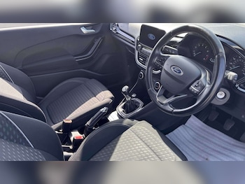 Used Ford Fiesta 2017 for sale - 79002043: Photo