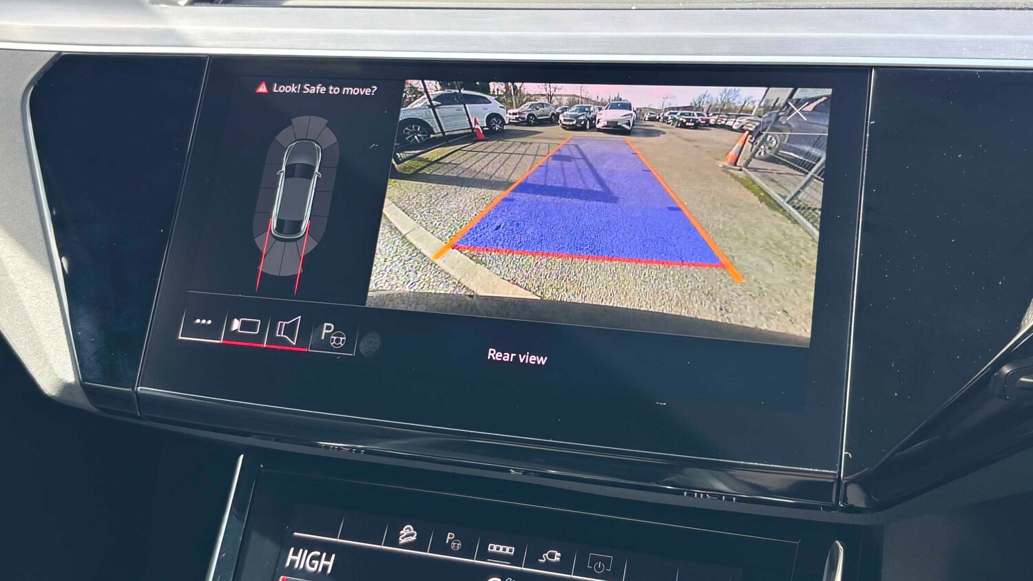 Used Audi e-tron 2022 for sale - 77856693: Photo 14