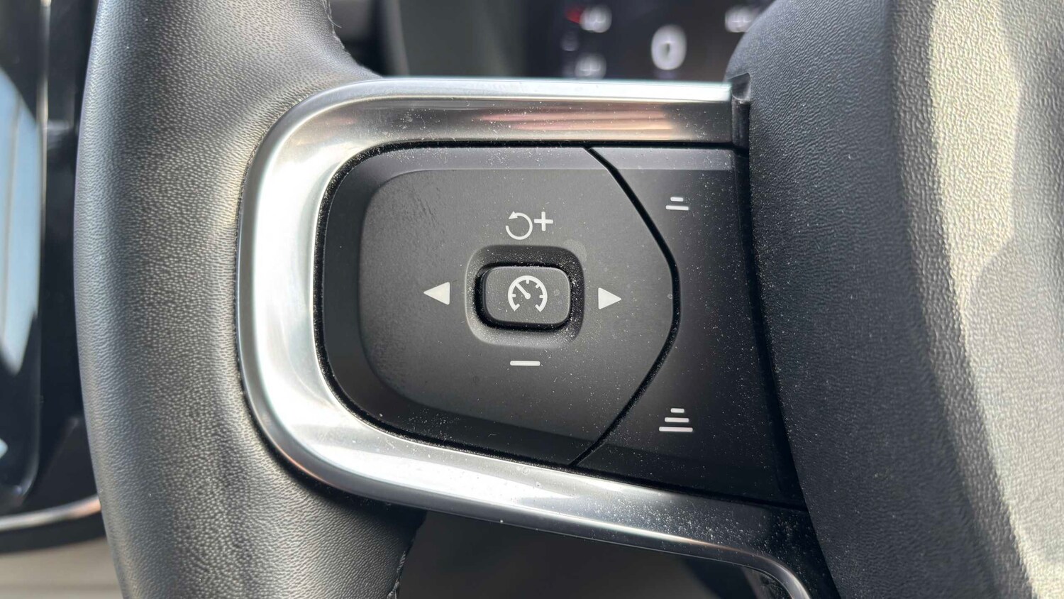 Used Volvo XC40 for sale - 77861195: Photo 17