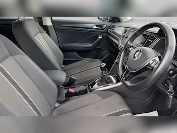 Used Volkswagen T-Roc 2018 for sale - 79593174: Photo
