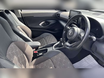 Used Toyota Yaris Cross 2023 for sale - 79486676: Photo