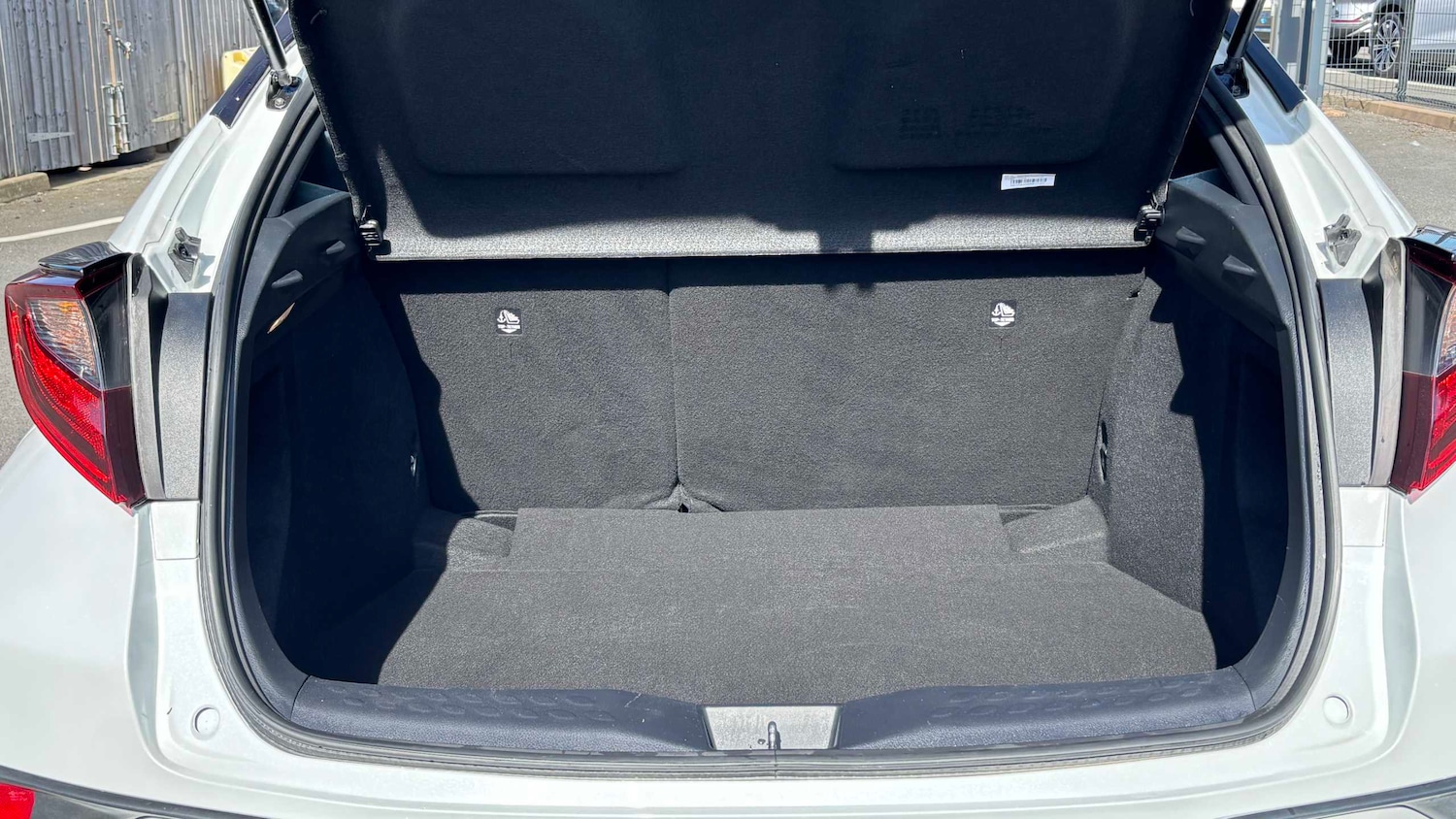 Used Toyota C-HR 2023 for sale - 78118848: Photo 11