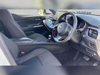 Used Toyota C-HR 2023 for sale - 78118848: Photo