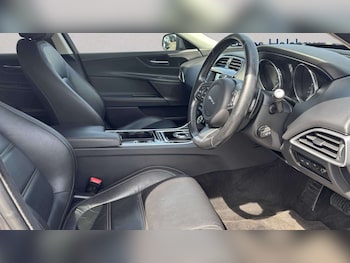 Used Jaguar XE 2016 for sale - 79415454: Photo
