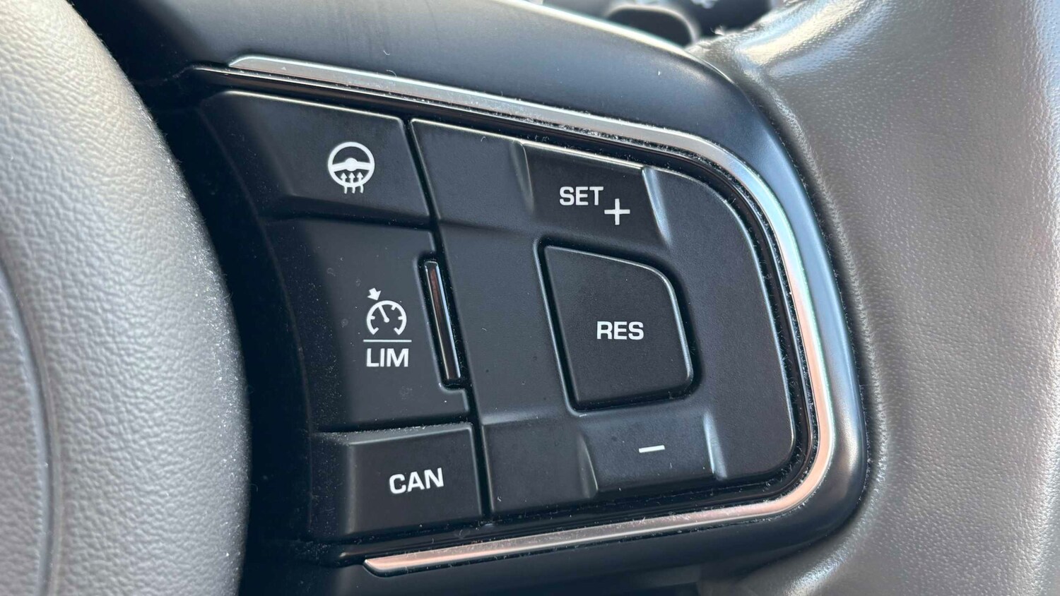 Used Jaguar XF 2017 for sale - 78119000: Photo 16