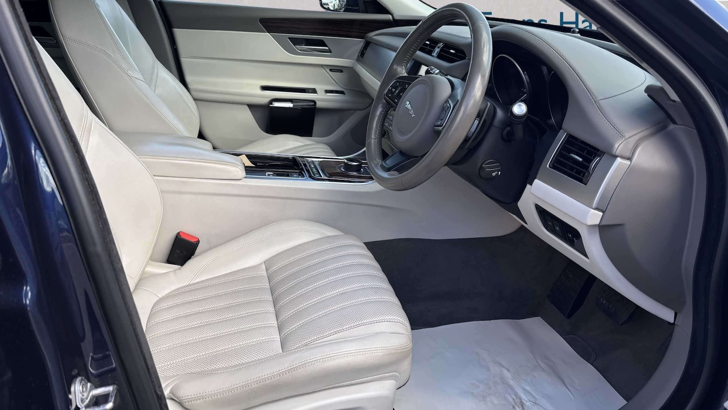 Used Jaguar XF 2017 for sale - 78119000: Photo 3